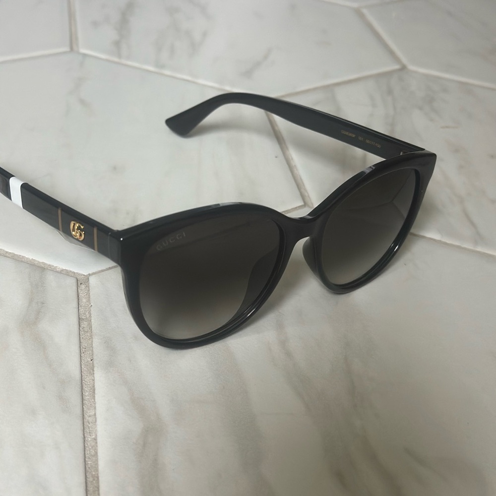 🆕 NWT Women’s Gucci Sunglasses GG0636SK (Black and Gold) - Picture 8 of 8